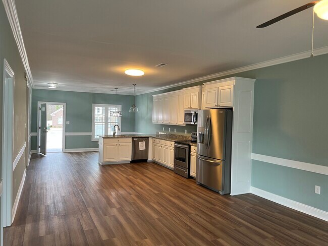 Kitchen - 217 Braylock Dr