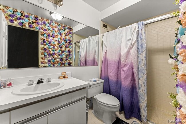 Building Photo - 5000 Town Center Dr