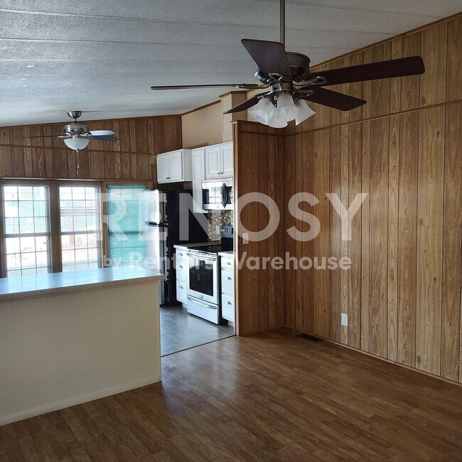 Building Photo - 5735 E McDowell Rd