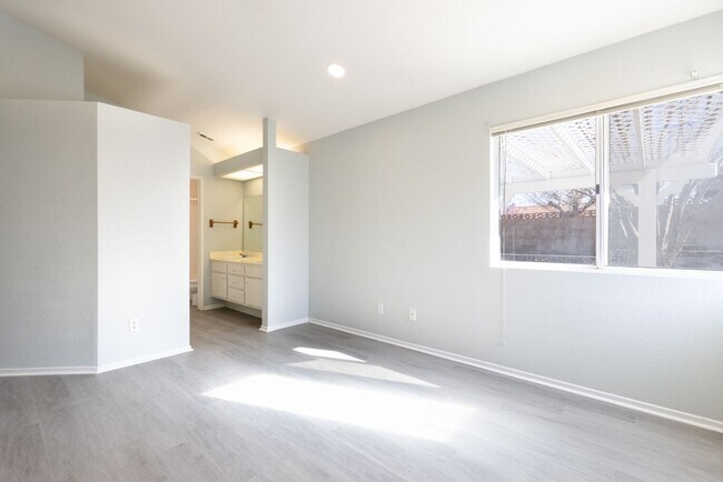 Building Photo - West Lancaster4 bedroom + bonus room