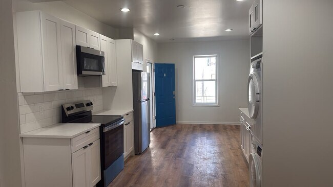 Building Photo - 68 W Rockland St