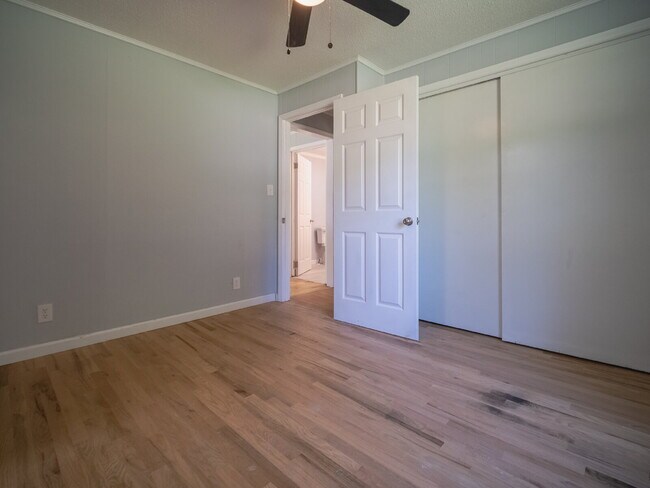 Building Photo - 507 8th Ave Ext