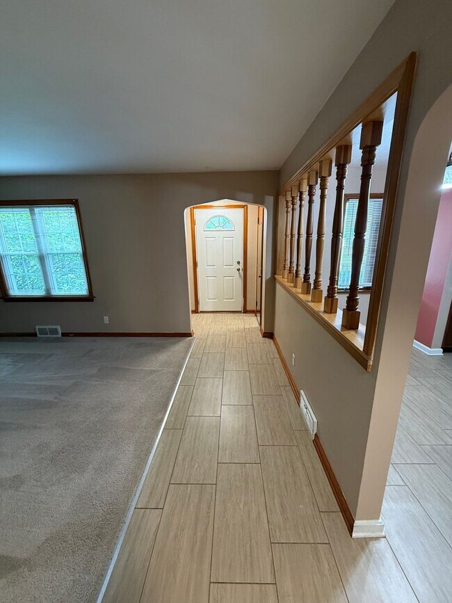 Building Photo - Struthers , 3 bedroom home with full basement and garage.