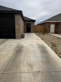 Building Photo - 5709 Kemper St