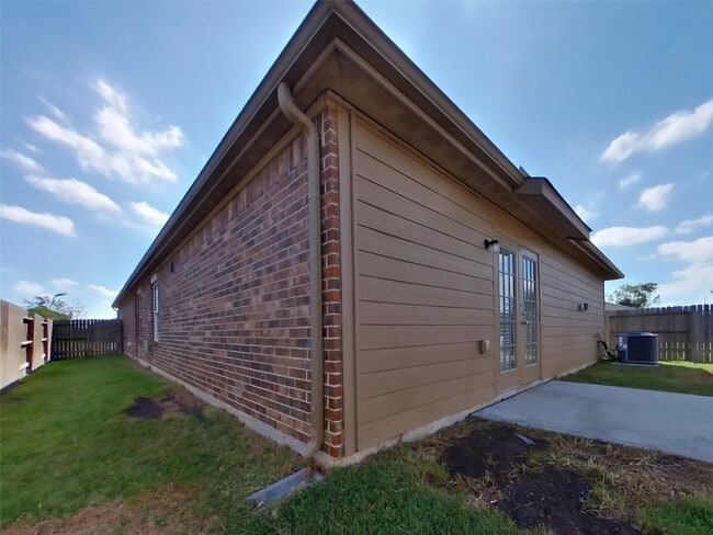 Building Photo - 437 Palomino Stand Dr