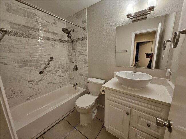 Building Photo - 12806 Margit Dr