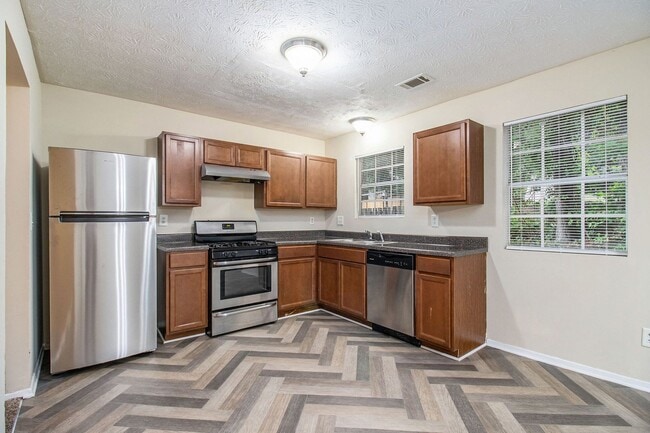 Building Photo - 3 Bedroom 2.5 Bath House