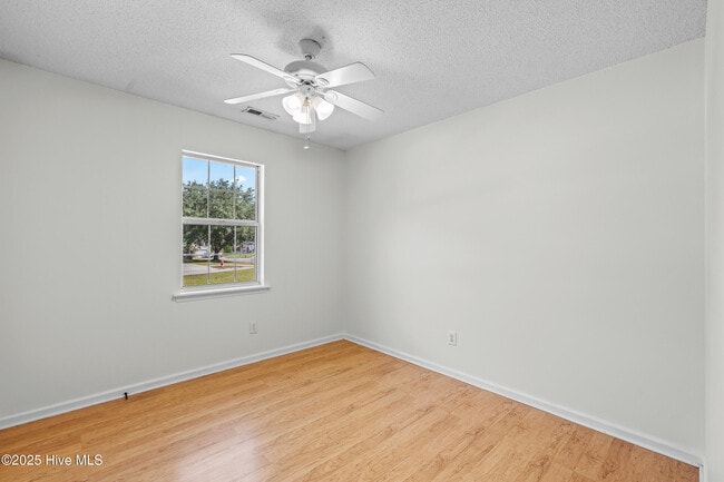 Building Photo - 314 Pebble Ln