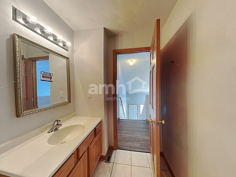 Building Photo - 3042 Bauer Dr