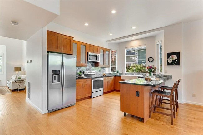 Building Photo - 513 Hill St