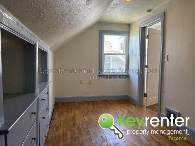 Building Photo - 620 S 34th St