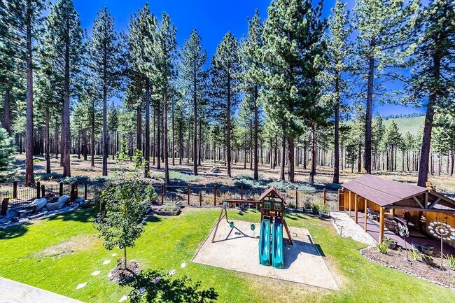 Building Photo - Large Mountain Luxury Home