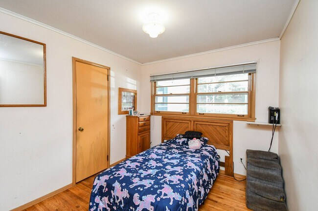 Building Photo - Spacious Central Sioux Falls Home with Ent...