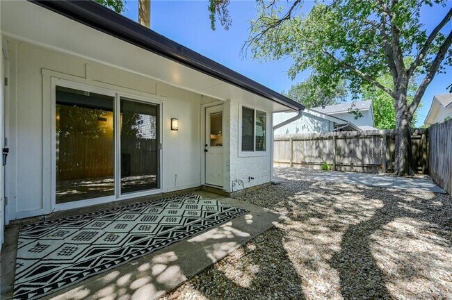 Building Photo - 1502 Bridgeway Dr