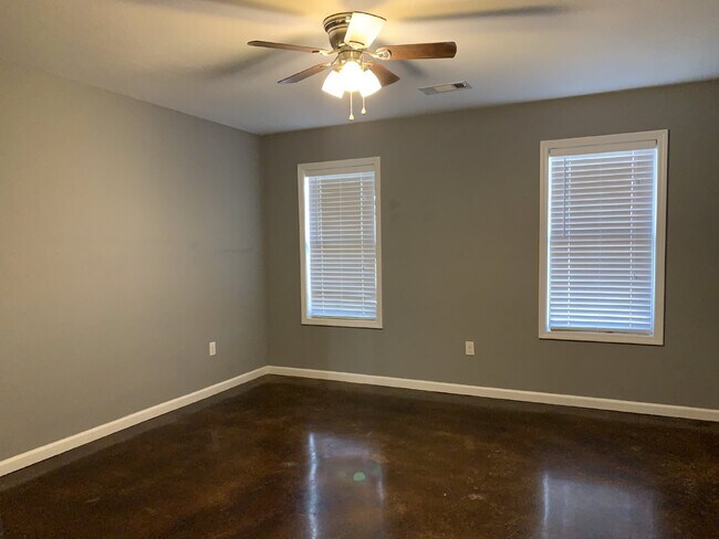 Building Photo - "Charming 2-Bedroom Gem with Granite Elegance in Brookland – 940 Sq Ft of Comfort at 207 S. Holman!"