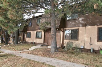 Building Photo - 2 Bedroom Townhouse Located in Northeast Colorado Springs!