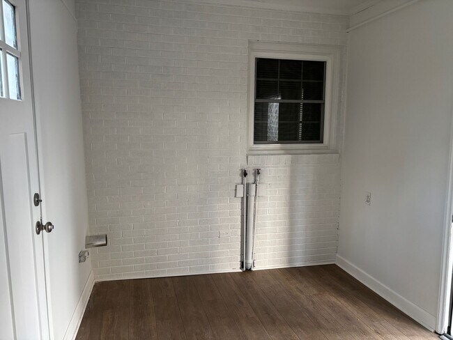 Building Photo - 3 BED, 1 BATH BRICK HOME LOCATED IN ASHEBORO