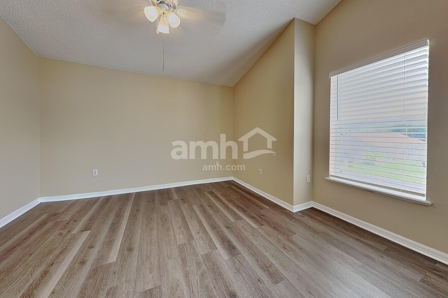 Building Photo - 30500 Birdhouse Dr