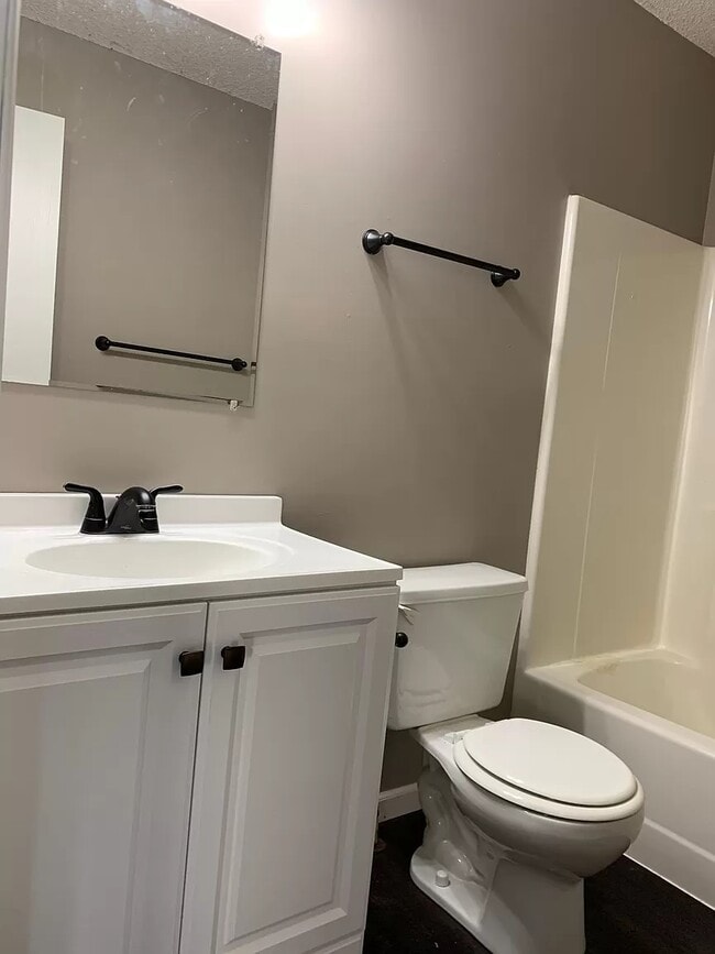 Building Photo - 601 SE 110th Rd