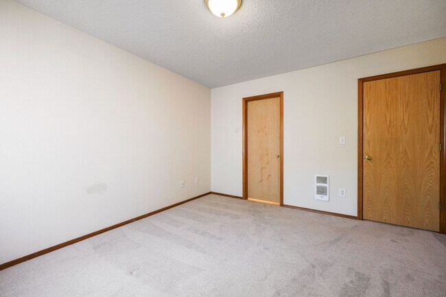 Building Photo - 2829 SE 90th Pl