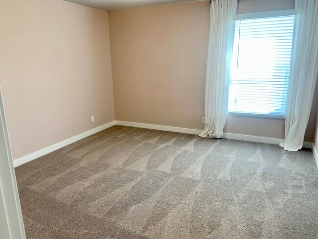 Building Photo - 6842 Valley Brook Trace