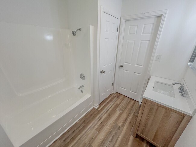 Building Photo - Now Leasing – Fully Renovated Home in Gunt...