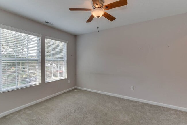 Building Photo - Beautiful Home For Rent in Ocean View!