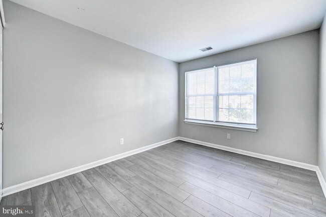 Building Photo - 1301 Sheridan Pl