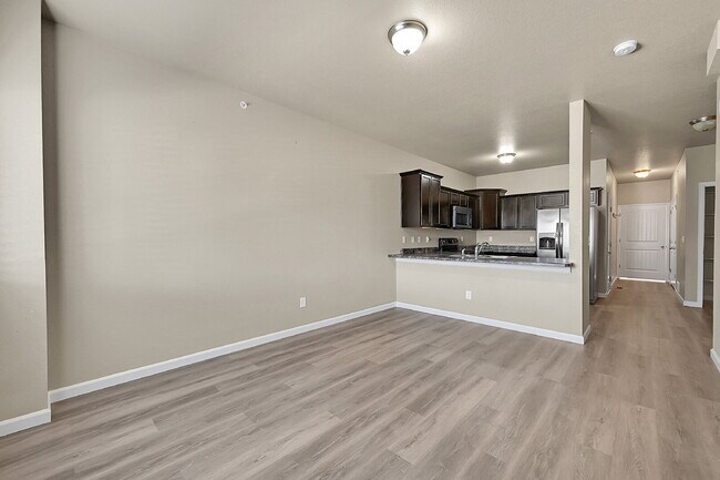 Building Photo - $1,895-3 Bed 3.5 Bath townhome in CO Sprin...