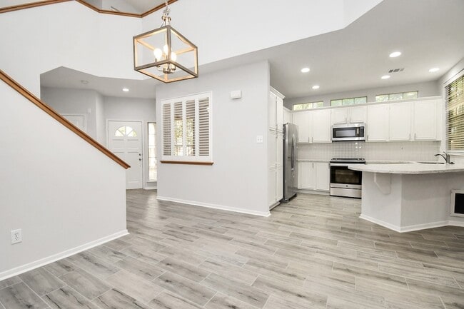 Building Photo - 60 Lakeridge Ct