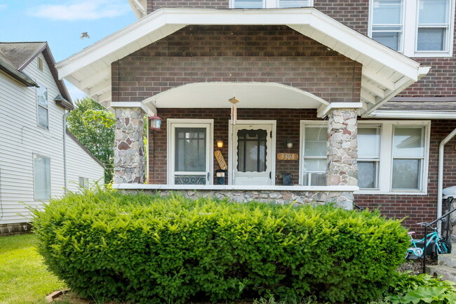 Primary Photo - 3306 E Mishawaka Ave