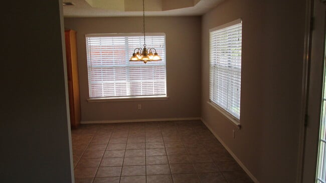 Building Photo - 1902 SW Spruce Rd