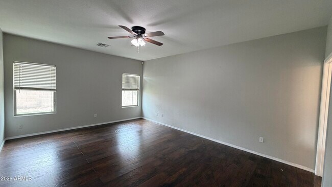 Building Photo - 689 E Springfield Pl