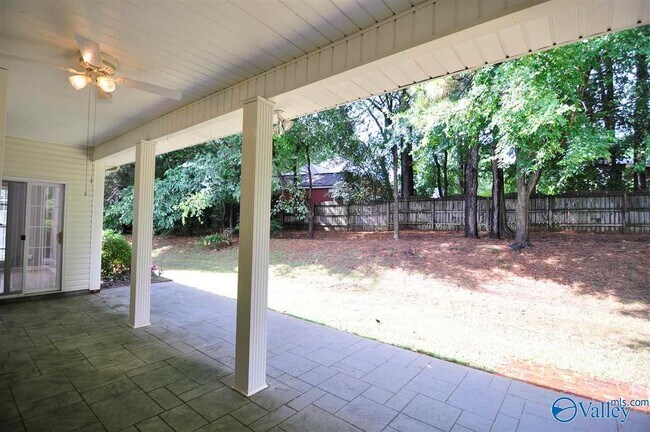 Building Photo - 206 Horseshoe Bend N