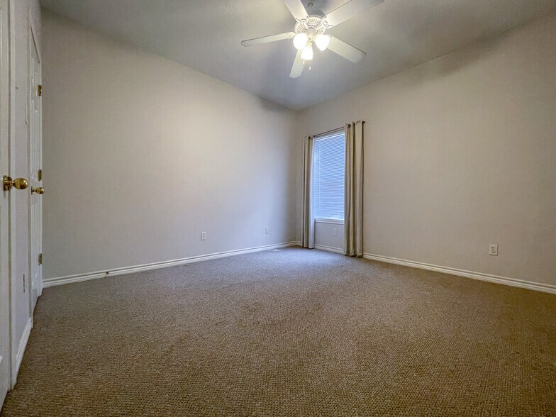 Building Photo - 1401 Bagby Ave