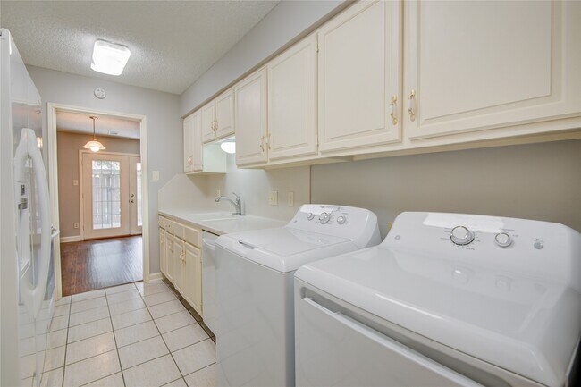 Building Photo - 14529 Misty Meadow Ln