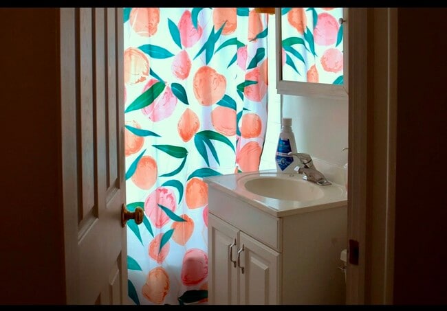 Building Photo - 3843 N Greenview Ave