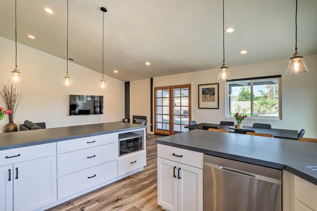 Building Photo - 44065 Dalea Ct