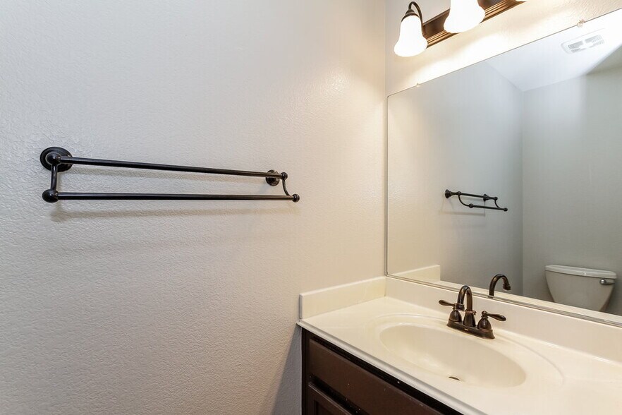 Building Photo - 4701 Cliff Breeze Dr