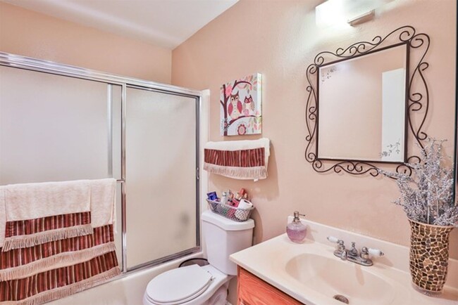 Building Photo - Lovely 3 Bedroom Townhome in Chula Vista!