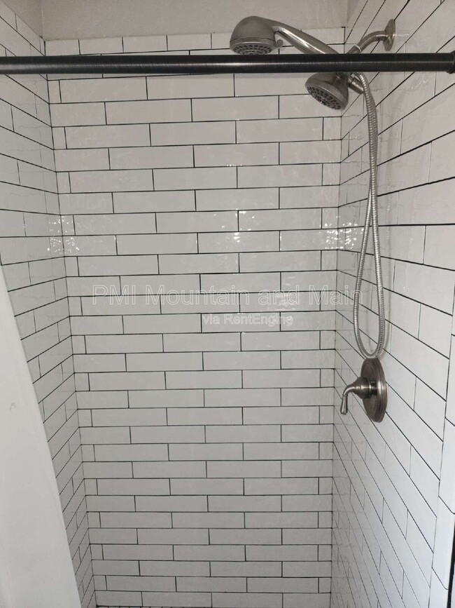 Building Photo - 52 Kirby Rd