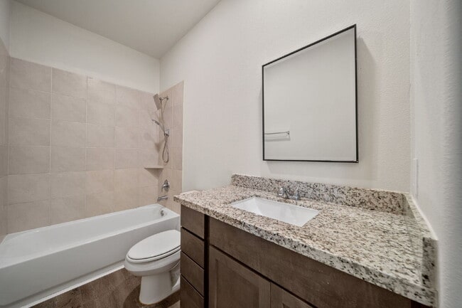Building Photo - **MOVE-IN READY 3-BEDROOM HOME IN CONROE!**