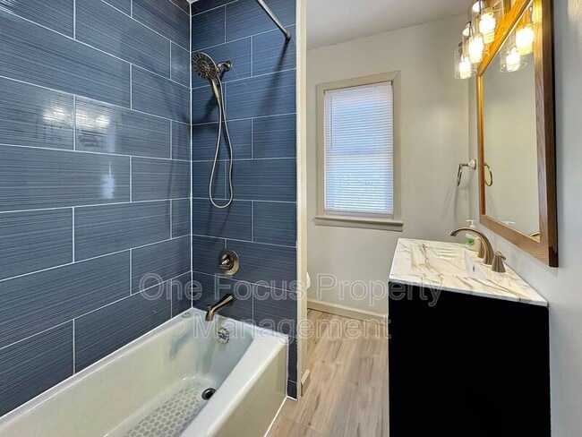 Building Photo - 2638 W 4th St