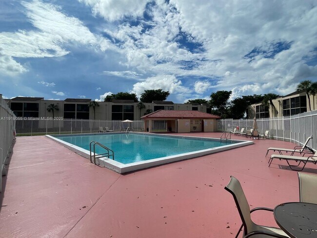 Building Photo - 3410 Foxcroft Rd