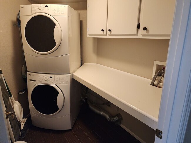 Building Photo - Gorgeous 4 Bedroom/3 Bath Home in South Temecula!