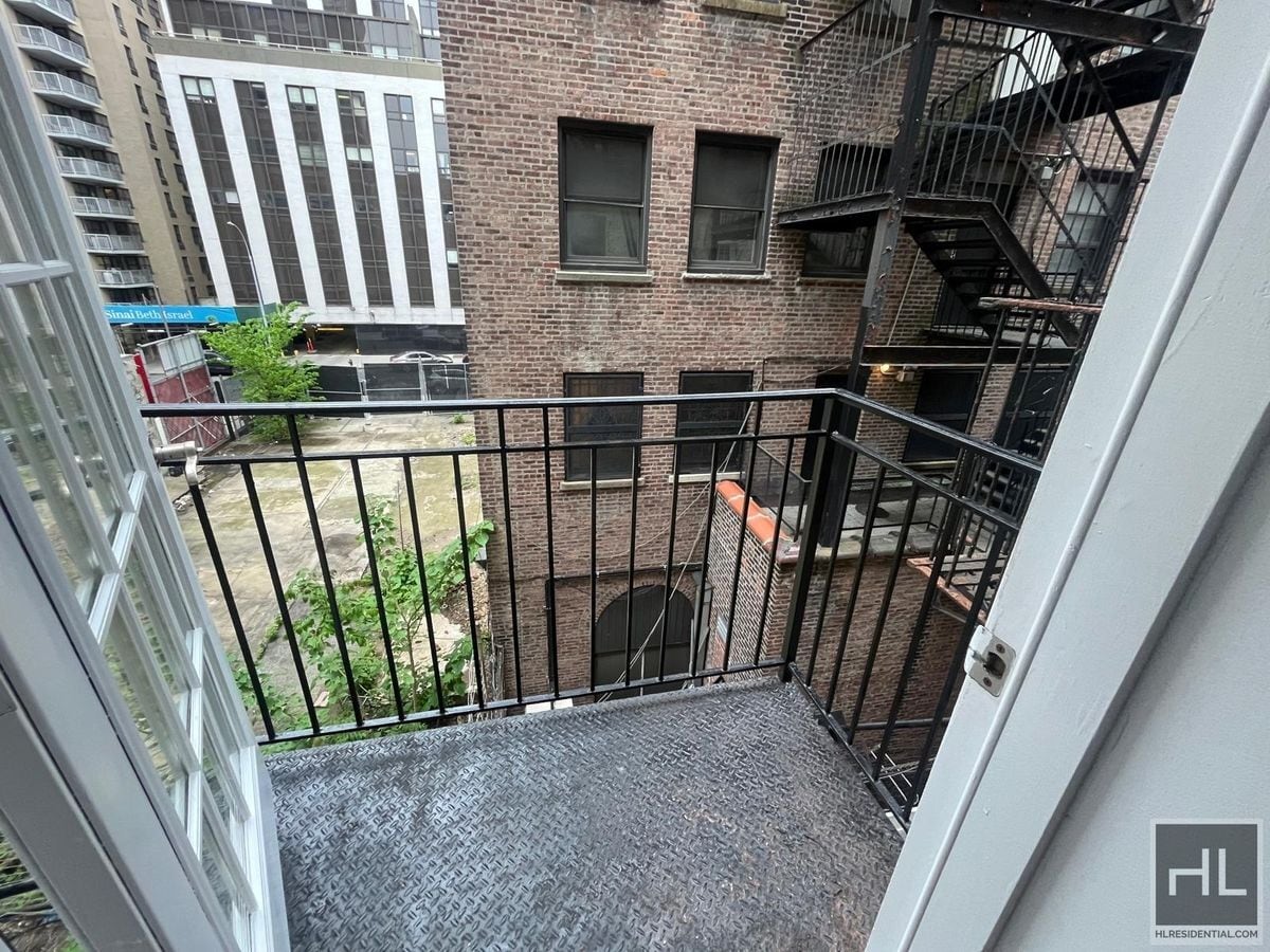 Building Photo - E 18TH ST.