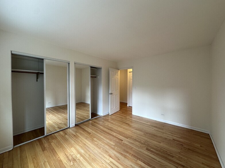 Building Photo - 432 W Oakdale Ave