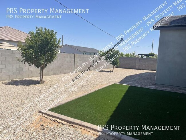 Building Photo - 34909 N Palm Dr