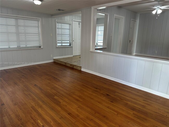Building Photo - 720 N 26th Ave