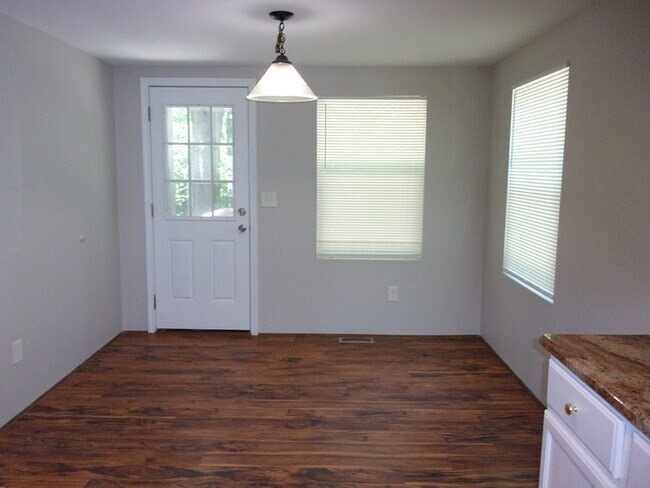 Building Photo - Recently Updated and Refreshed 3 Bedroom 2 Bath Home in Fort Mill